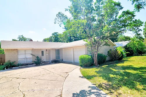 1412 W Shore Dr Photo 1