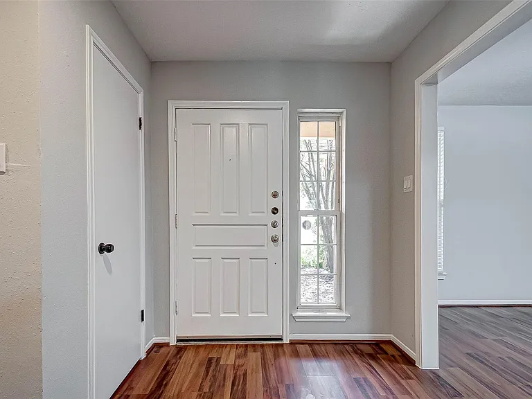 2723 Colony Dr — Photo 7
