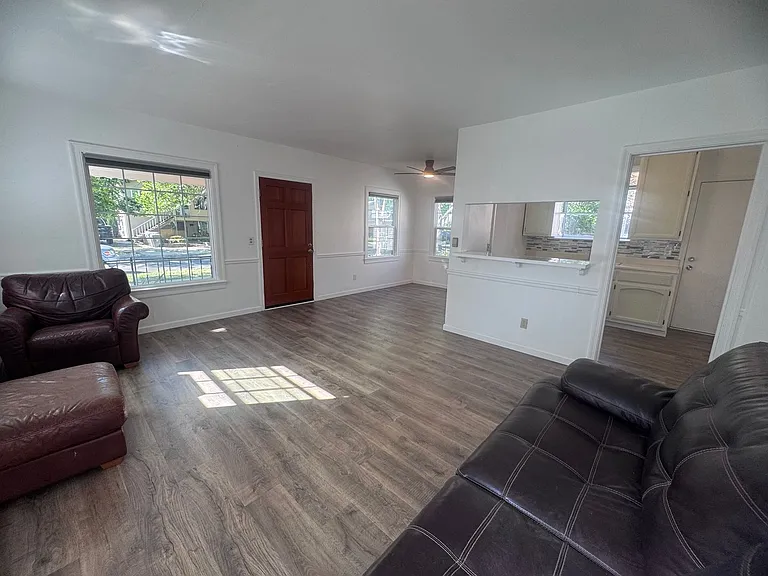 1559 Virginia Ave — Photo 4
