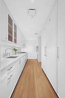 3rd image of 250 W 81st St #4B