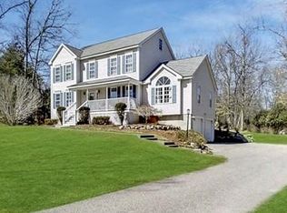13 Coventry Ln, Salem, NH 03079