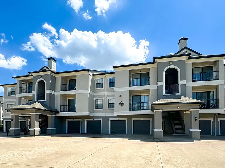 Saxony at Chase Oaks Apartments — Photo 8