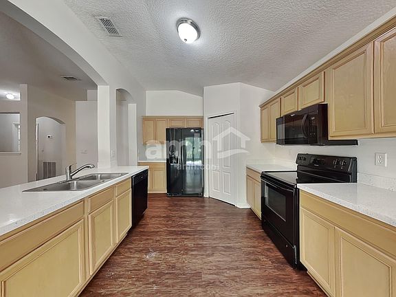 3rd image of 13895 Devan Lee Dr N