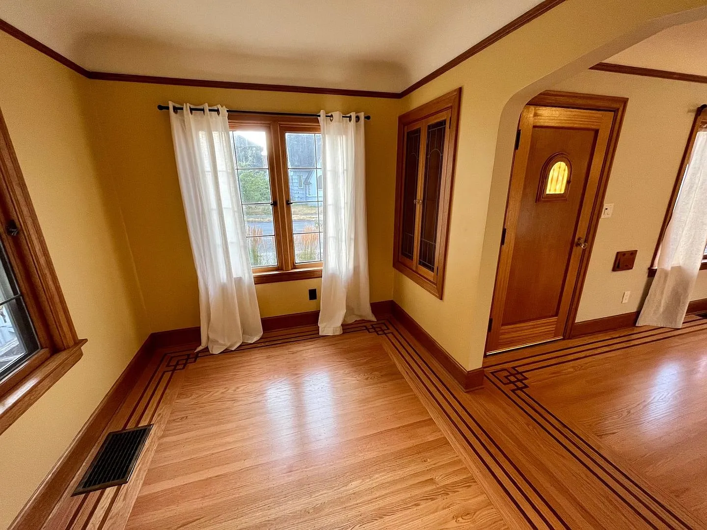 Sunset Hill Home — Photo 3