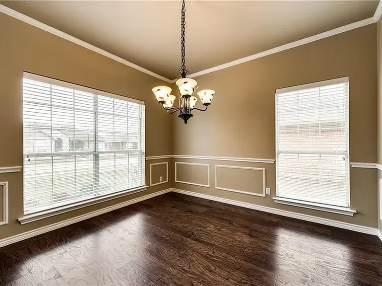 1504 Country Ln — Photo 7