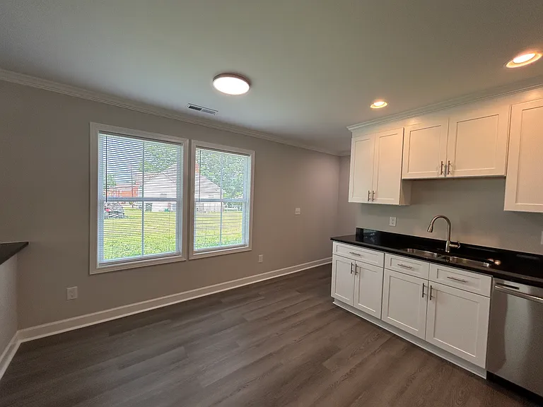 410 Kendall St — Photo 10
