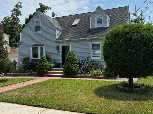 928 Goodrich Street, Uniondale, NY 11553