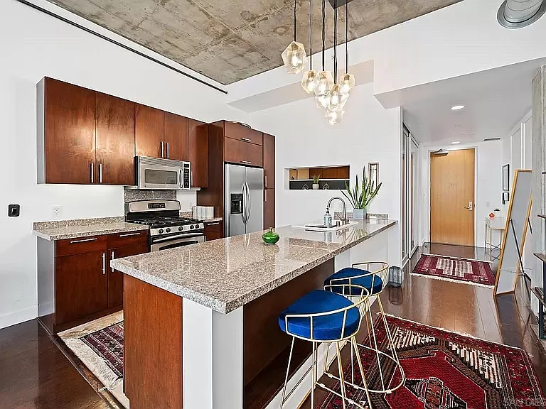 1025 Island Ave — Photo 4