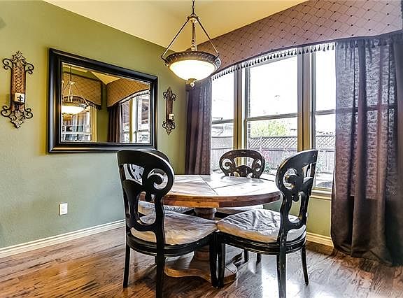 5th image of 11490 Luxembourg Ln