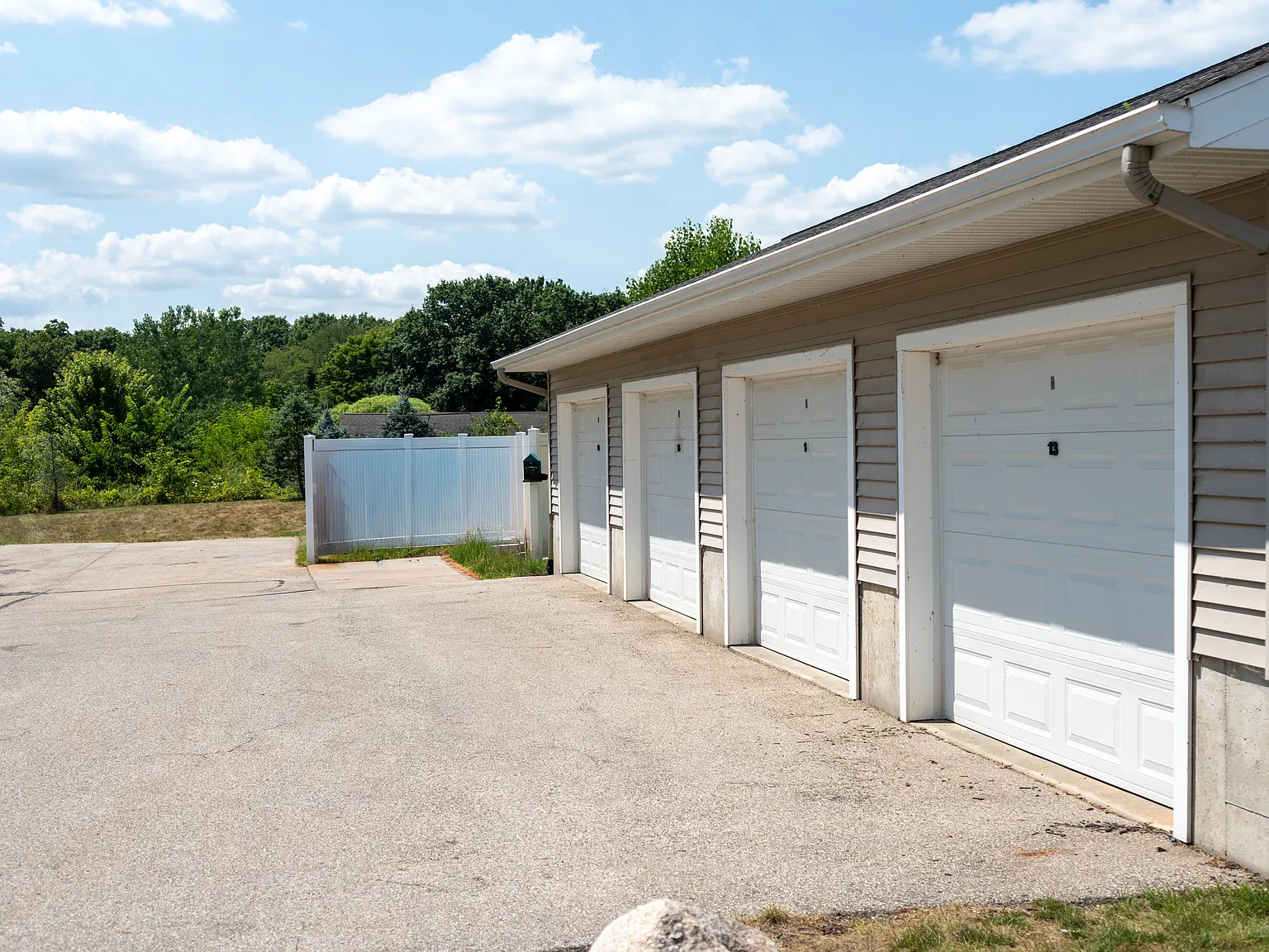 Broadview Apartment Homes — Photo 4