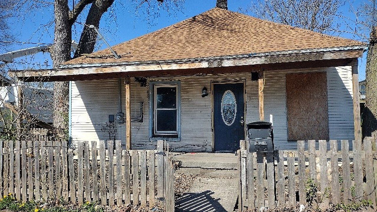 205 S 9th St W, West Terre Haute, IN 47885 Zillow