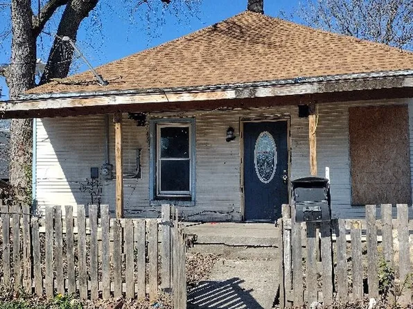 205 S 9th St, West Terre Haute, IN 47885