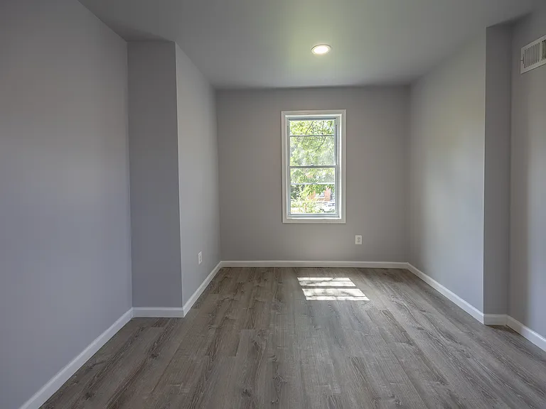574 E Herman St — Photo 31