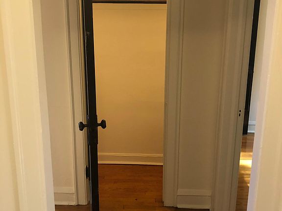 5th image of 5032 N Winchester Ave #2