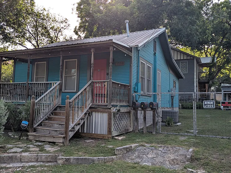 1509 Newton St — Photo 2