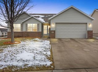 540 Limerock Dr NW, Cedar Rapids, IA 52405