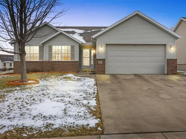 540 Limerock Dr NW, Cedar Rapids, IA 52405