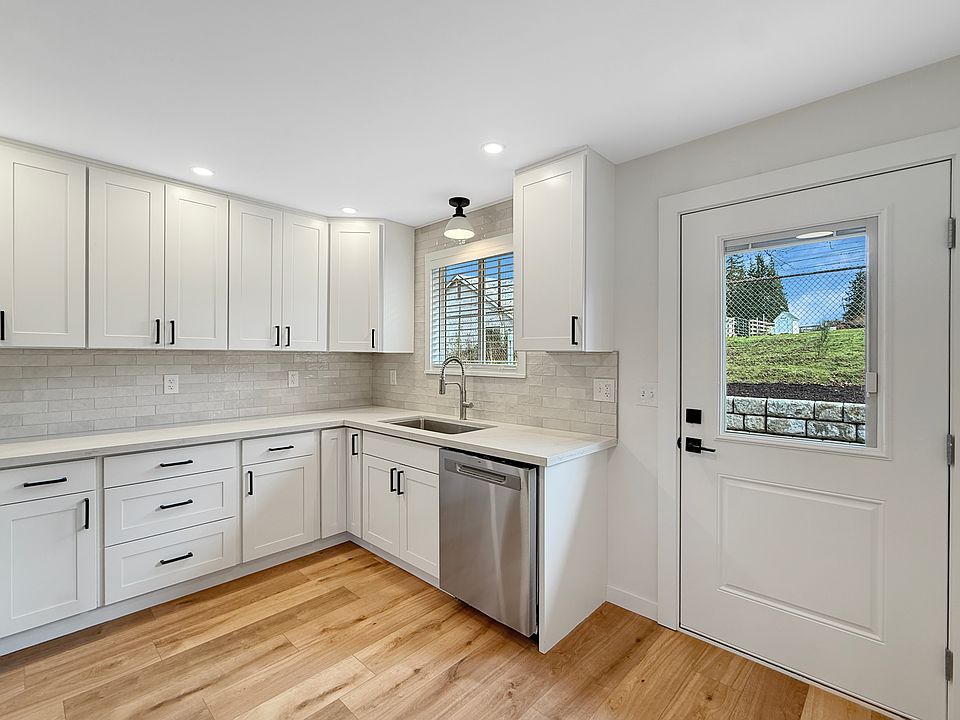Back door leads to the small fenced yard & covered patio. Enjoy watching horses in the horse pasture!