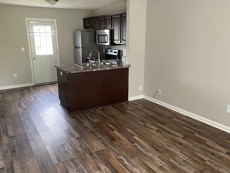 5802 Lake Erie Dr — Photo 6
