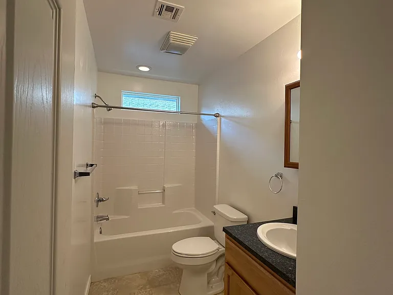 622 S Ash St — Photo 6
