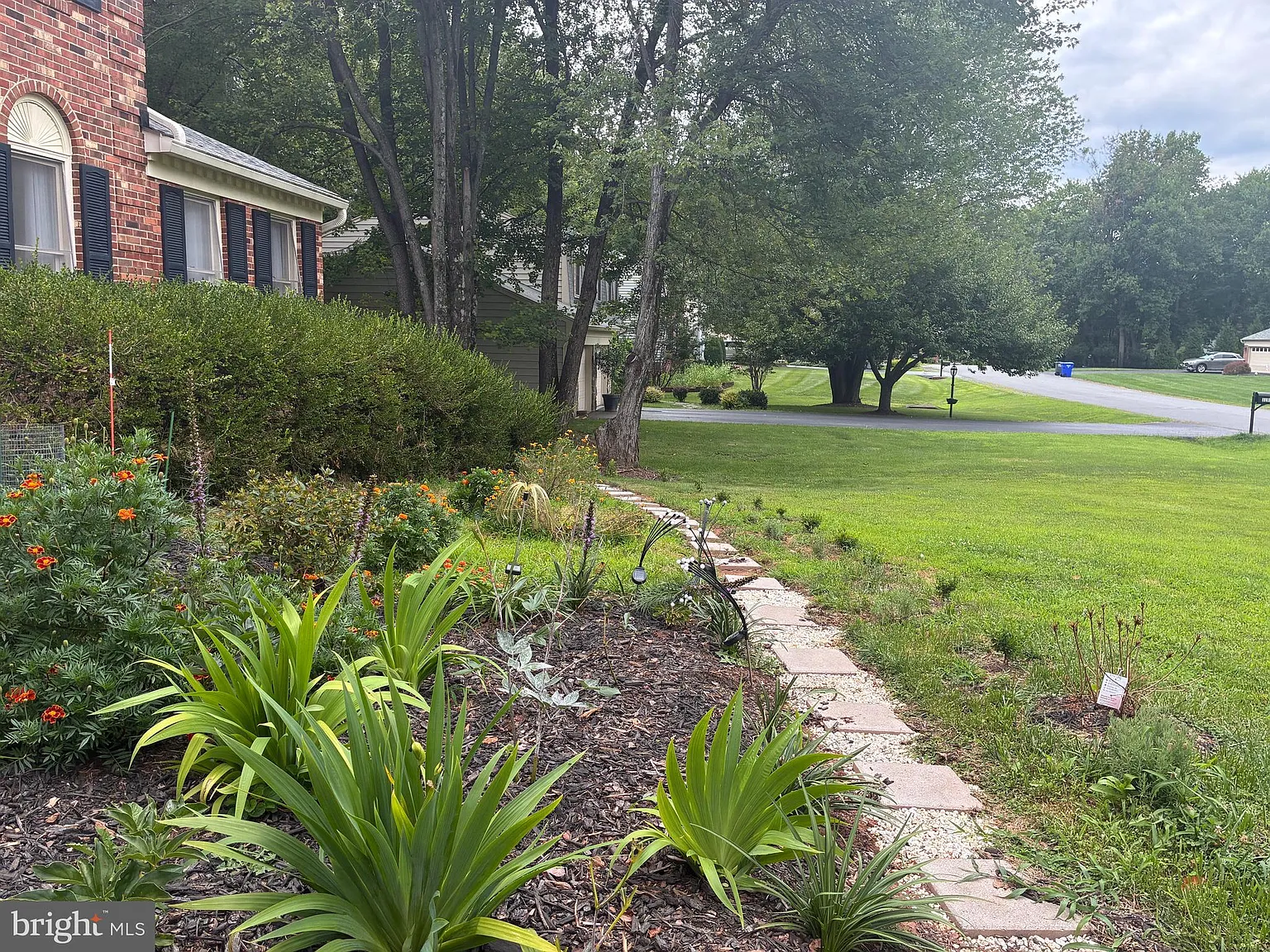 5 bed, 2393 sqft, $4,500 — Photo 4