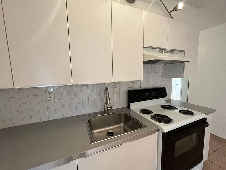 901 E. Pierce St. — Photo 32