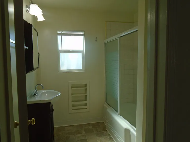 2714 Cedar St — Photo 9