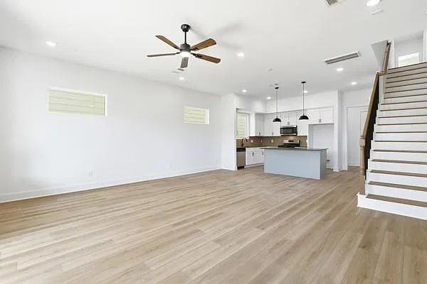 3 bed, 3.5 bath, 2092 sqft, $2,450 — Photo 3