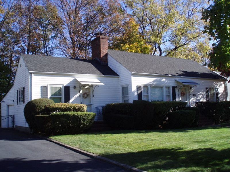 2nd image of 315 Essex Ave