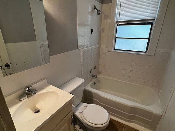 4th image of 466 Milwaukee Ave