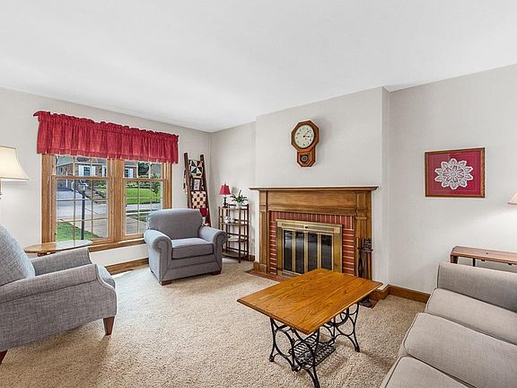 3rd image of 8507 Douglas Ct