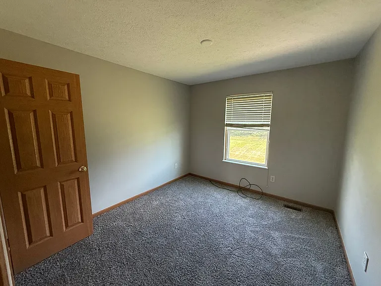 544 Sycamore Dr — Photo 22