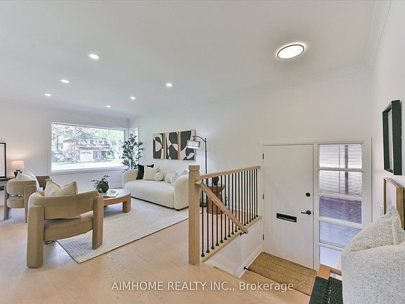 4th image of 121 Wyndcliff Cres