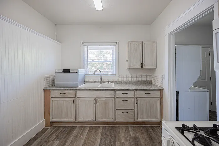 831 N 10th St — Photo 11
