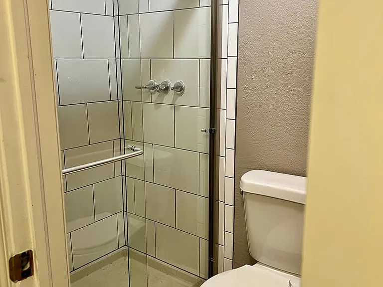 2342 S Crysler Ave — Photo 15