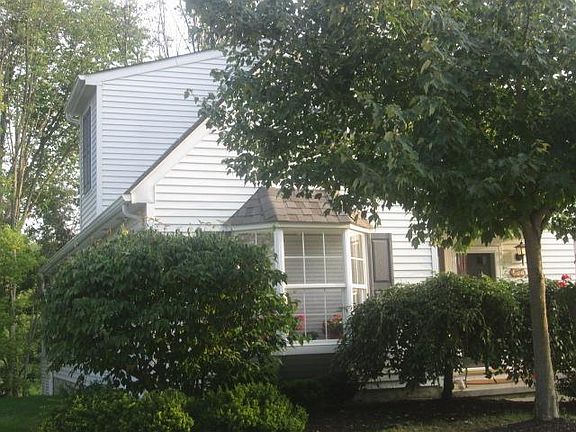 2nd image of 604 Windsor Ln