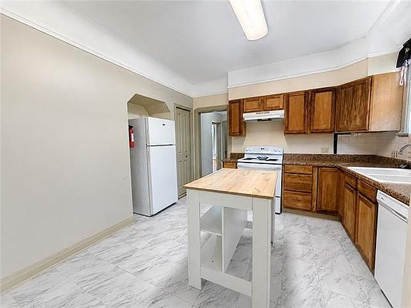 4th image of 4010 Piedmont St