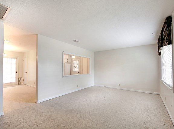 4th image of 303 Atlantic Dr
