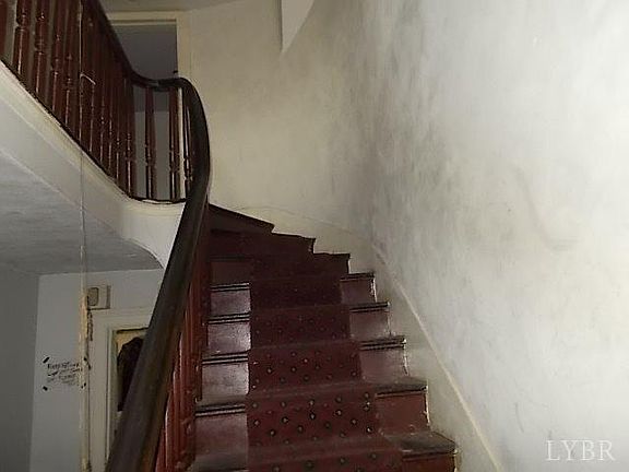 2nd image of 1561 Caroline St