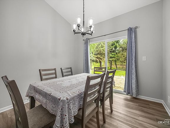 5th image of 427 Barnaby Dr