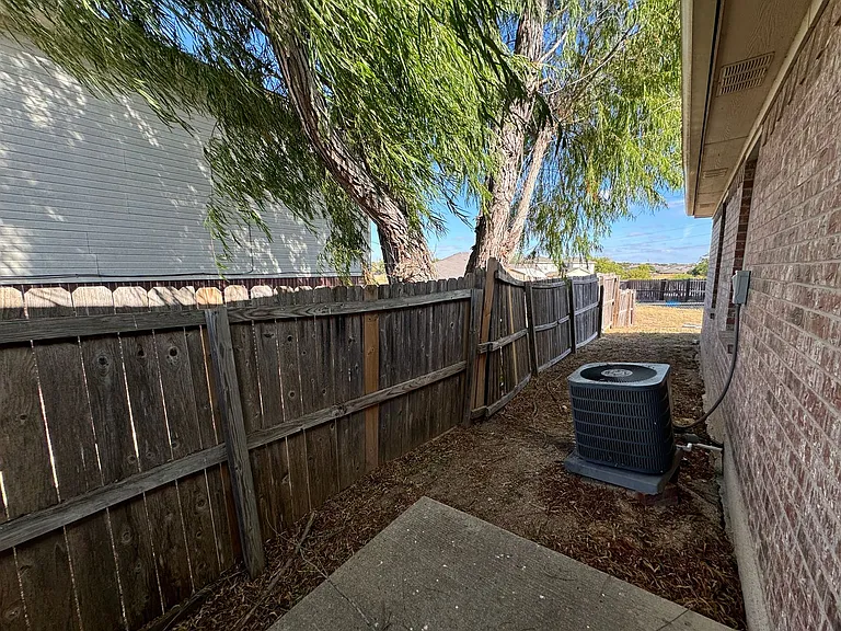 Sales--3809 Edgefield St. — Photo 23
