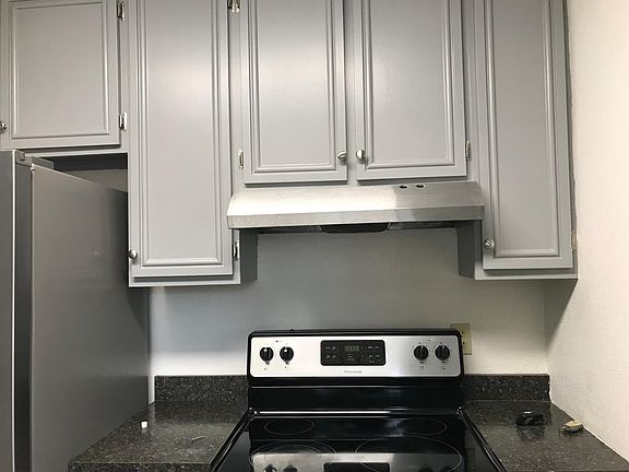 4th image of 205 Churchill Ave