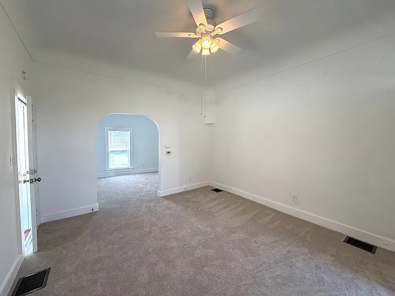 12 Long St — Photo 6