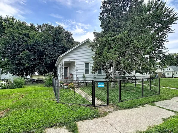 241 1st Ave, Clinton, IA 52732