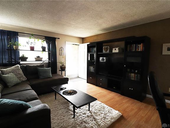 3rd image of 7325 Carmelita Dr