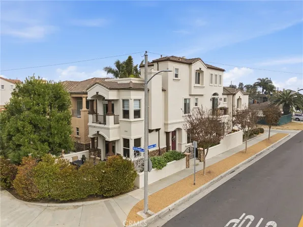 1202 Huntington St, Huntington Beach, CA 92648