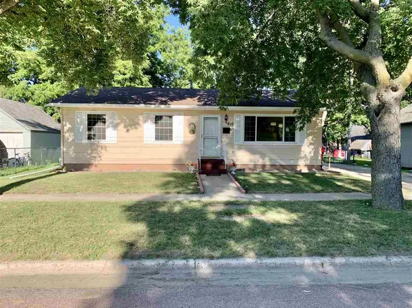 910 Burleigh St, Yankton, SD 57078