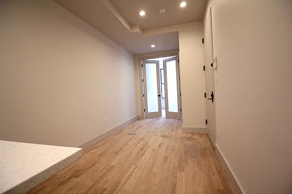 Rented by Nooklyn NYC LLC | media 44