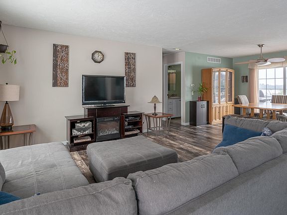 5th image of 1614 S 130th Ave