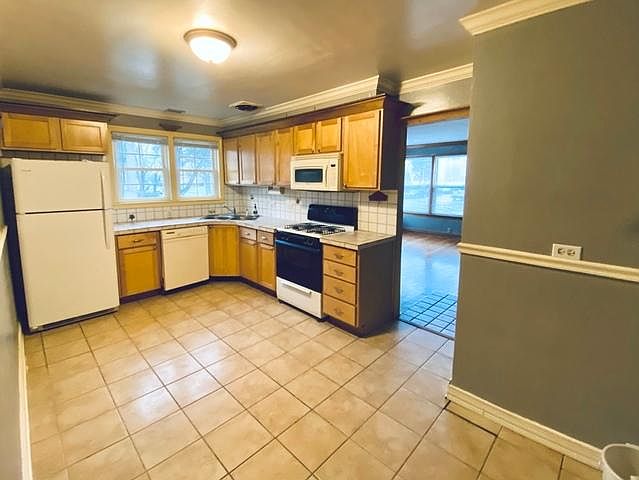 1st image of 8854 La Crosse Ave #1N